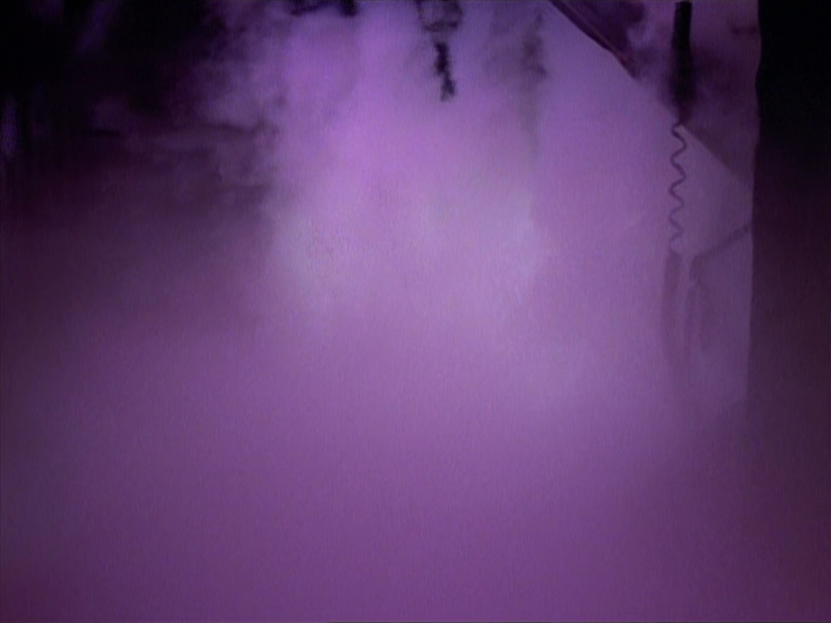 extant_StarTrek_VOY_4x09-YearOfHellPart2_00117.jpg