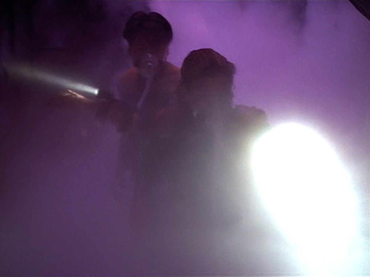 extant_StarTrek_VOY_4x09-YearOfHellPart2_00121.jpg