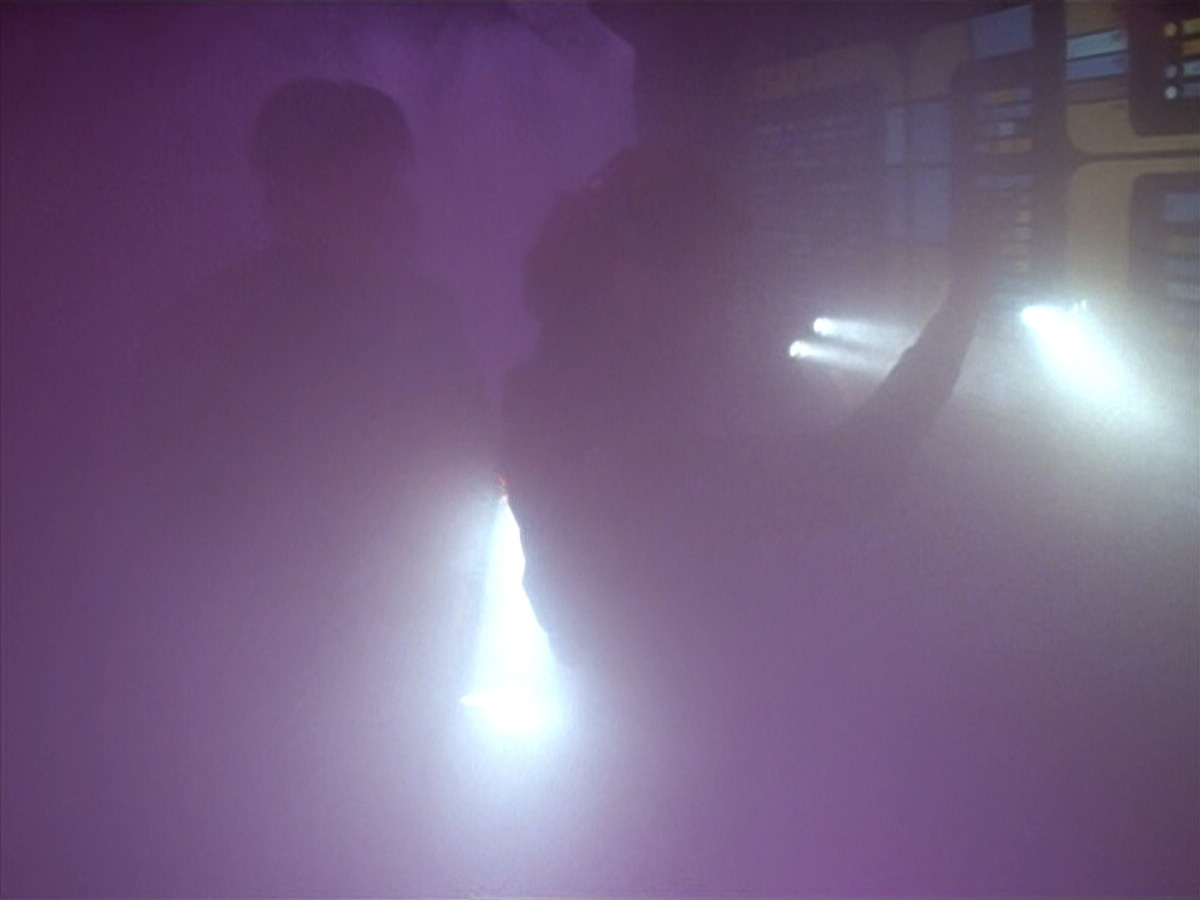 extant_StarTrek_VOY_4x09-YearOfHellPart2_00128.jpg
