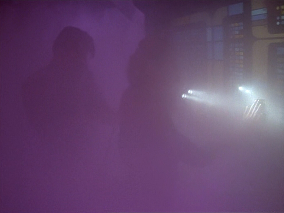 extant_StarTrek_VOY_4x09-YearOfHellPart2_00129.jpg