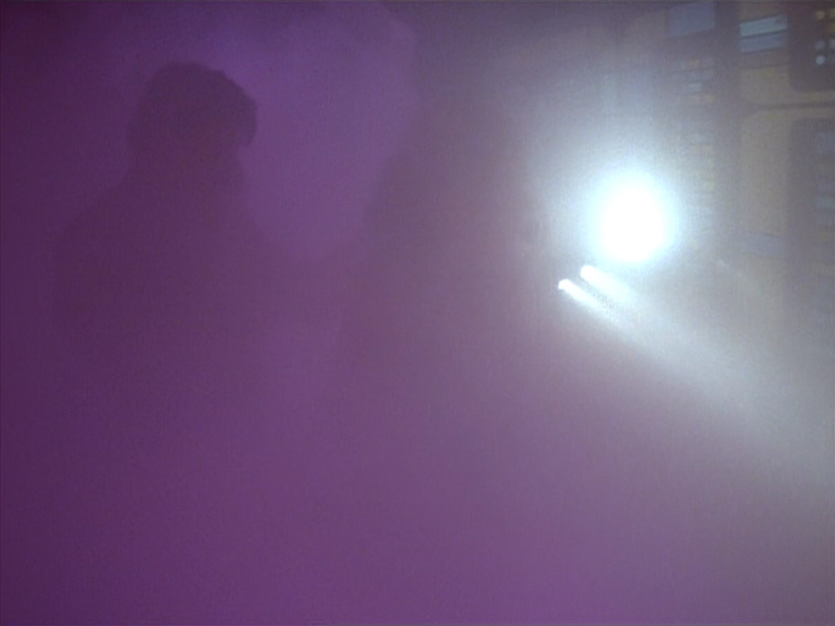 extant_StarTrek_VOY_4x09-YearOfHellPart2_00130.jpg