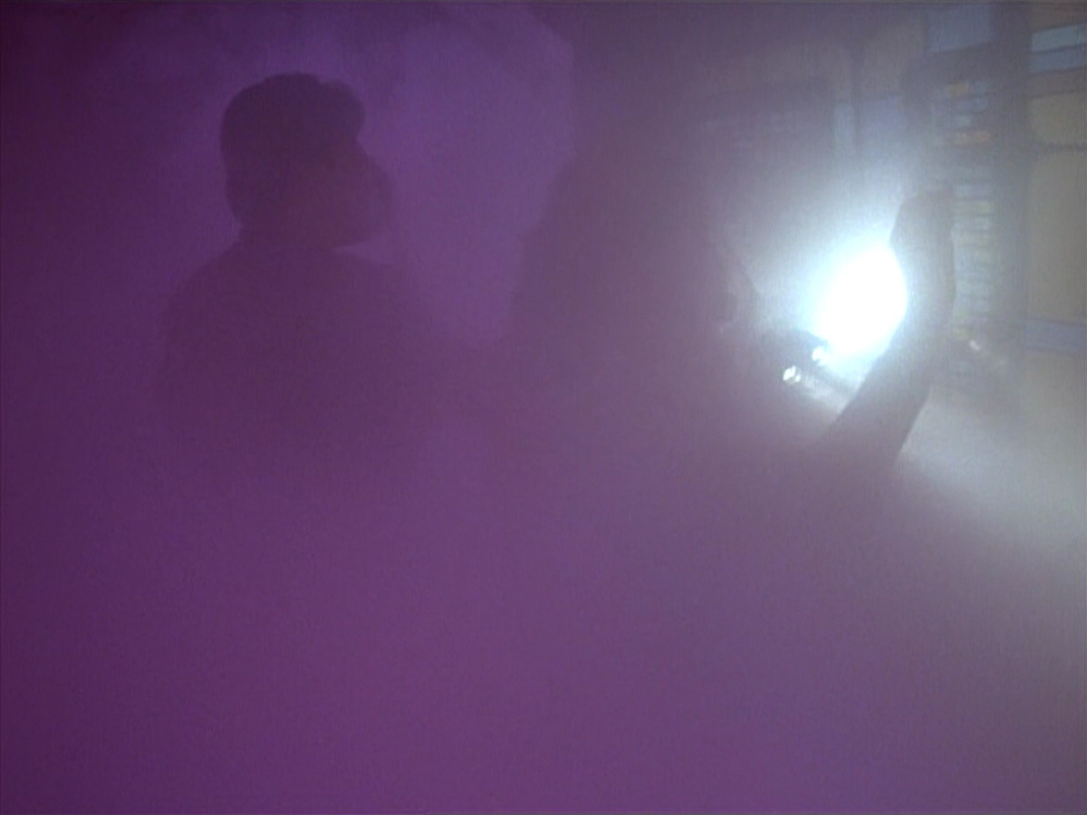 extant_StarTrek_VOY_4x09-YearOfHellPart2_00132.jpg
