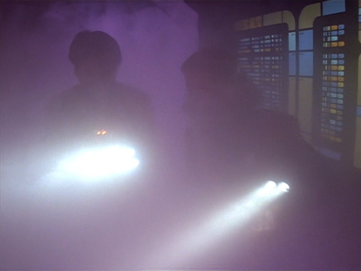 extant_StarTrek_VOY_4x09-YearOfHellPart2_00136.jpg