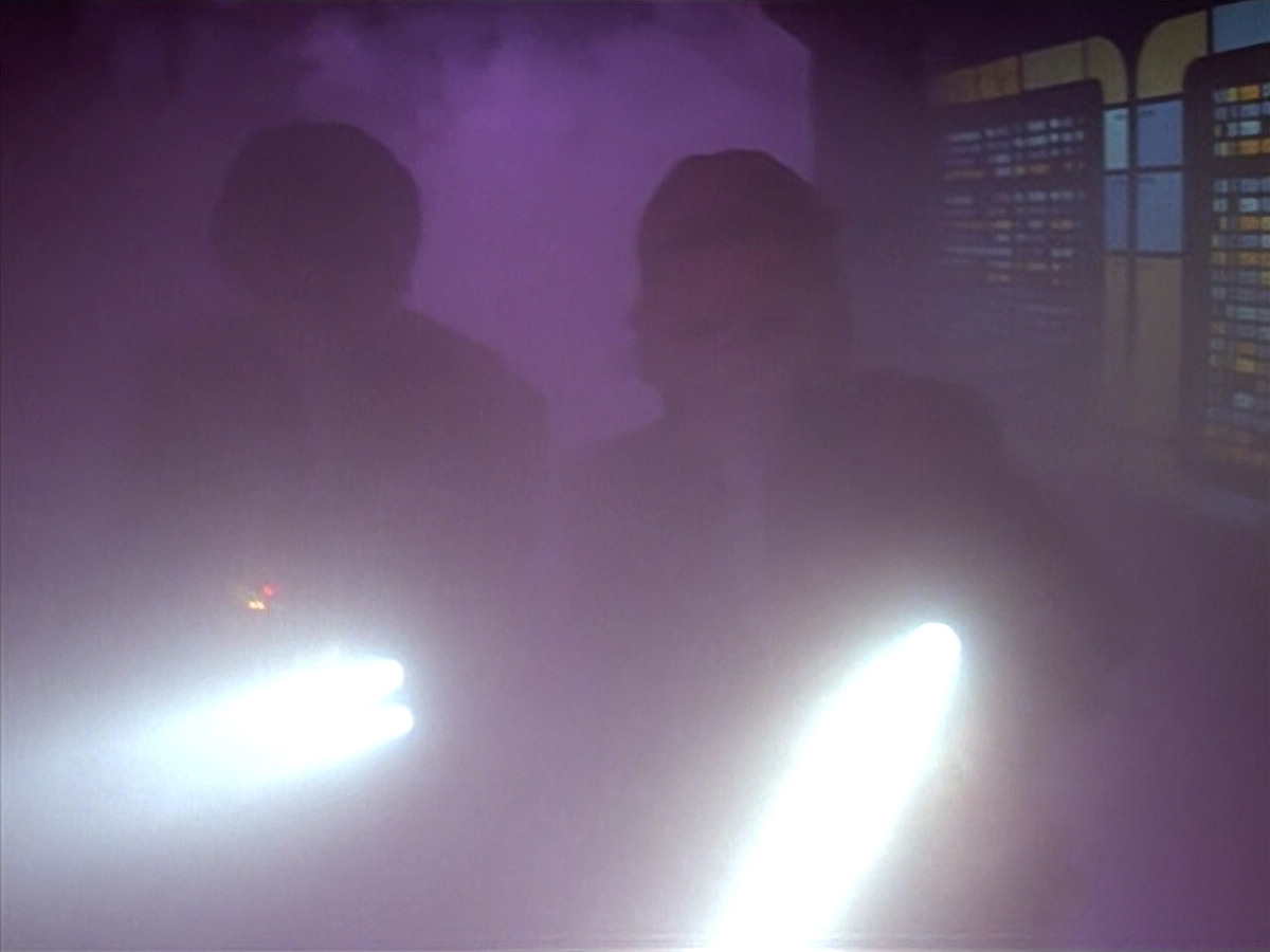 extant_StarTrek_VOY_4x09-YearOfHellPart2_00137.jpg