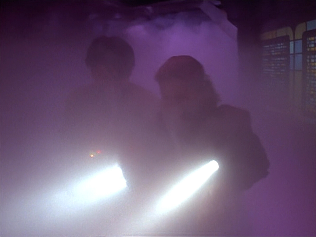 extant_StarTrek_VOY_4x09-YearOfHellPart2_00138.jpg