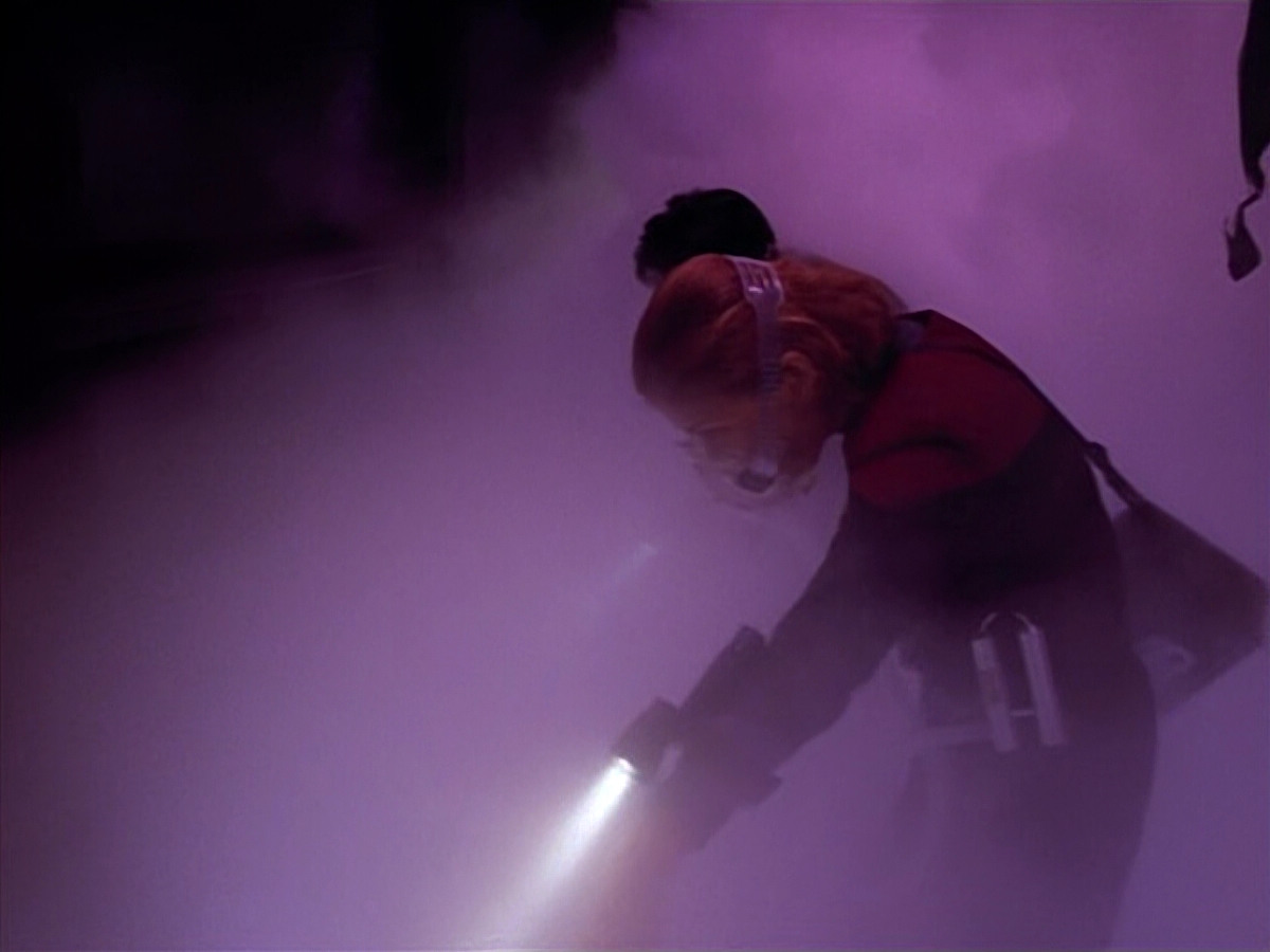 extant_StarTrek_VOY_4x09-YearOfHellPart2_00146.jpg
