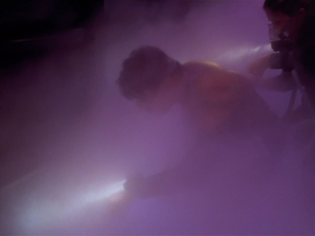 extant_StarTrek_VOY_4x09-YearOfHellPart2_00149.jpg