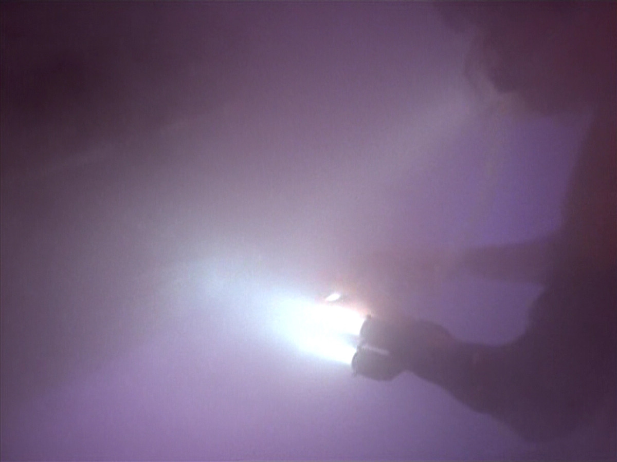 extant_StarTrek_VOY_4x09-YearOfHellPart2_00152.jpg
