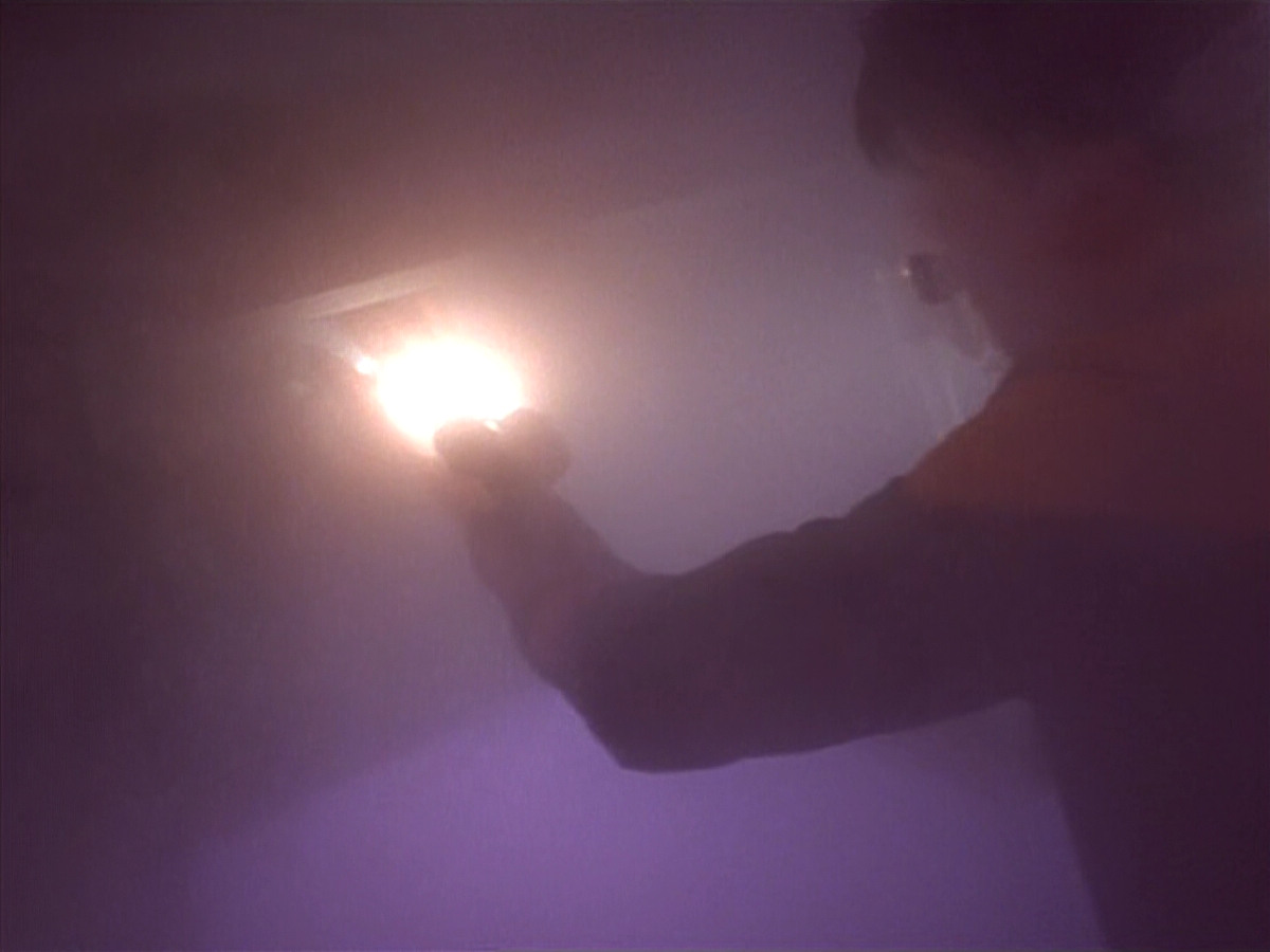extant_StarTrek_VOY_4x09-YearOfHellPart2_00154.jpg