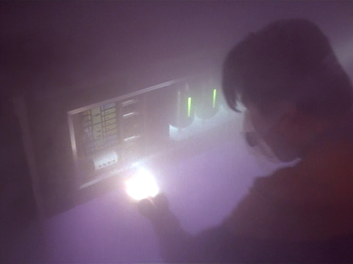 extant_StarTrek_VOY_4x09-YearOfHellPart2_00156.jpg