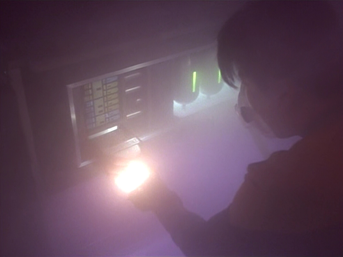 extant_StarTrek_VOY_4x09-YearOfHellPart2_00159.jpg
