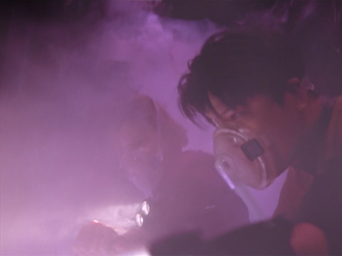 extant_StarTrek_VOY_4x09-YearOfHellPart2_00169.jpg