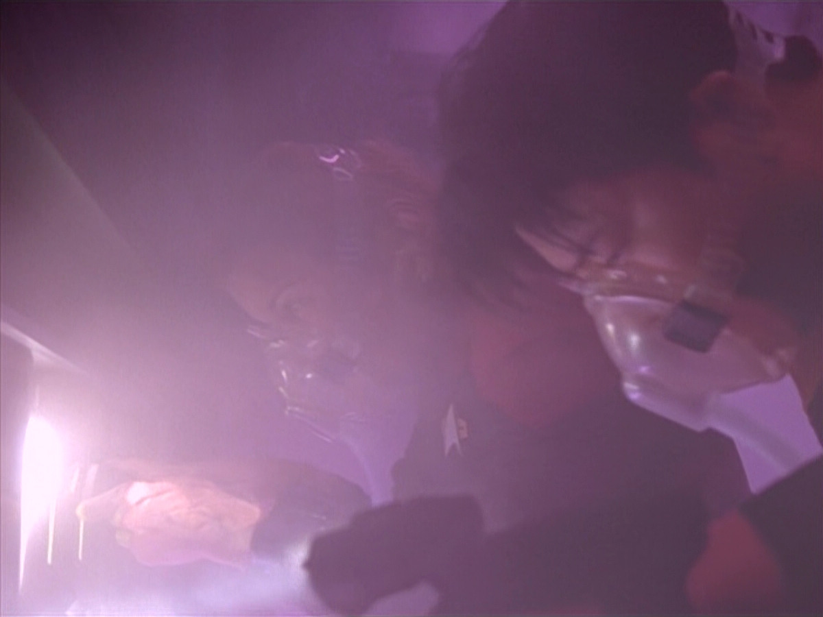 extant_StarTrek_VOY_4x09-YearOfHellPart2_00174.jpg