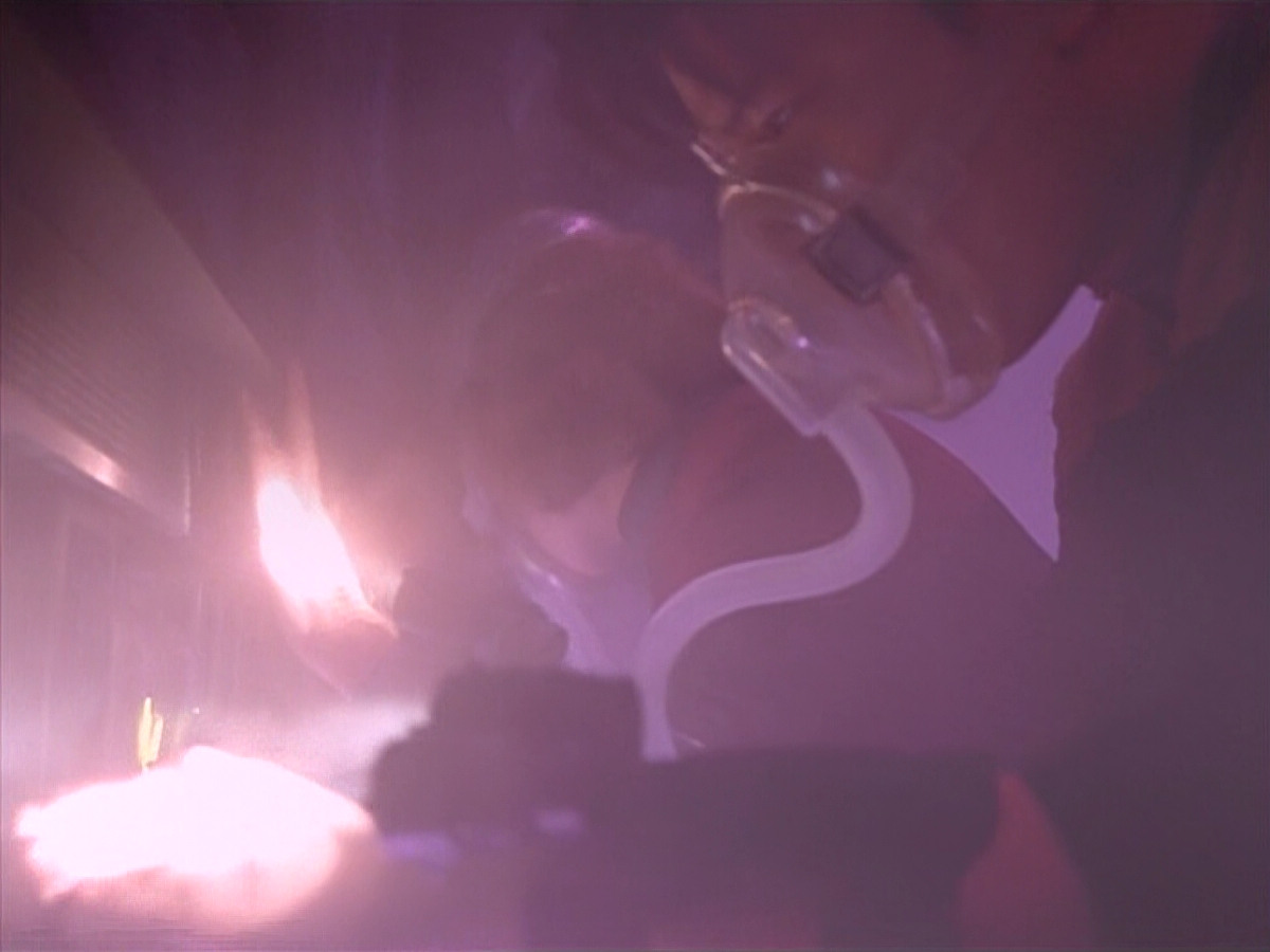 extant_StarTrek_VOY_4x09-YearOfHellPart2_00177.jpg