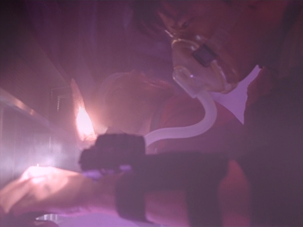 extant_StarTrek_VOY_4x09-YearOfHellPart2_00178.jpg