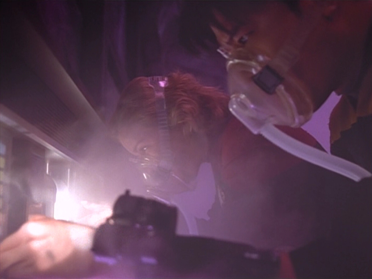 extant_StarTrek_VOY_4x09-YearOfHellPart2_00185.jpg