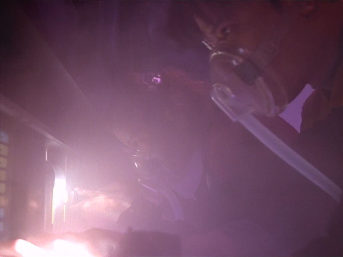 extant_StarTrek_VOY_4x09-YearOfHellPart2_00187.jpg