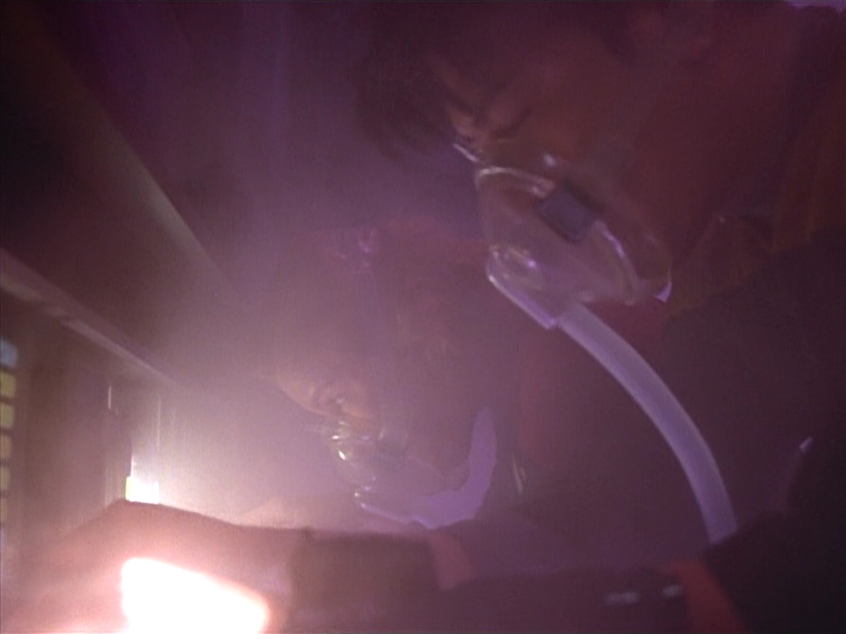 extant_StarTrek_VOY_4x09-YearOfHellPart2_00190.jpg