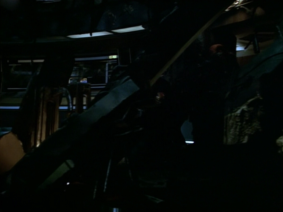 extant_StarTrek_VOY_4x09-YearOfHellPart2_00193.jpg