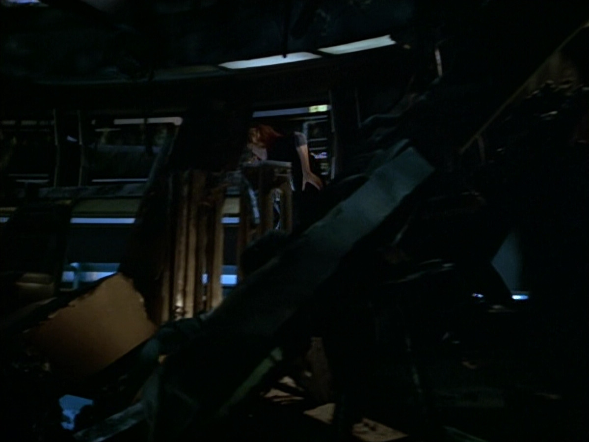 extant_StarTrek_VOY_4x09-YearOfHellPart2_00194.jpg