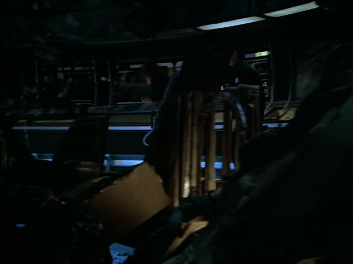 extant_StarTrek_VOY_4x09-YearOfHellPart2_00195.jpg