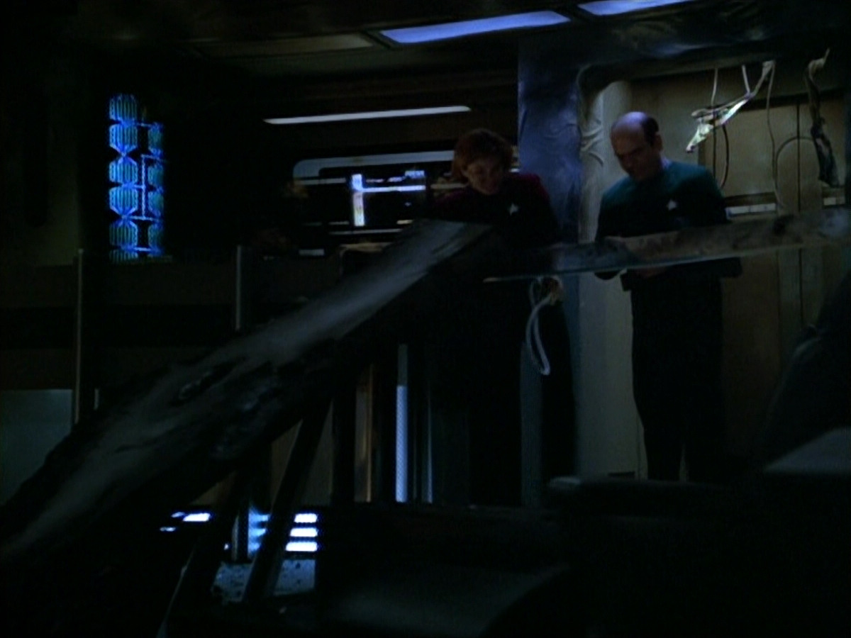 extant_StarTrek_VOY_4x09-YearOfHellPart2_00207.jpg