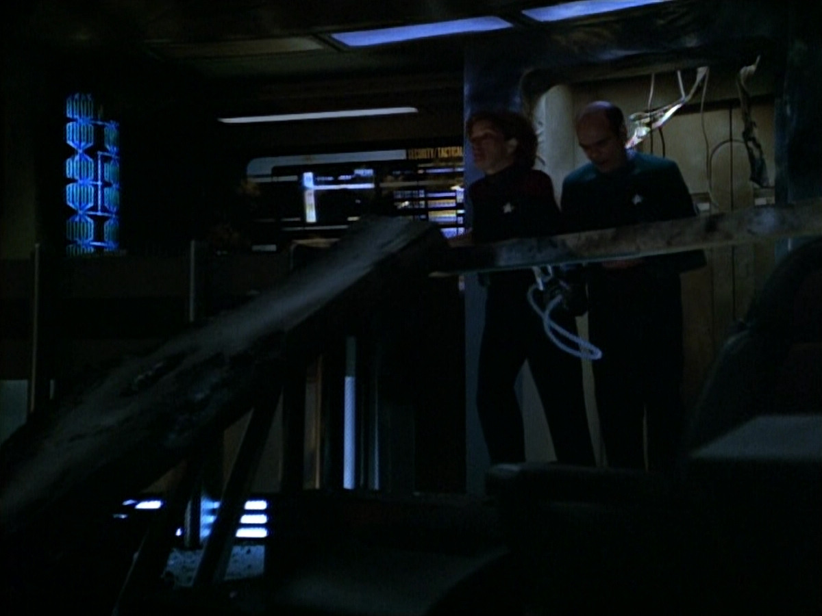 extant_StarTrek_VOY_4x09-YearOfHellPart2_00208.jpg