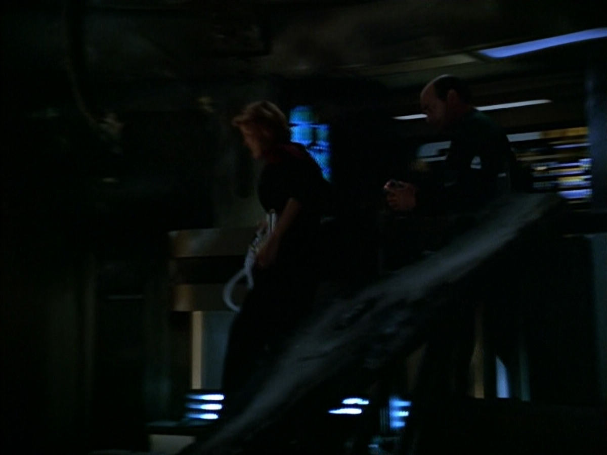 extant_StarTrek_VOY_4x09-YearOfHellPart2_00210.jpg