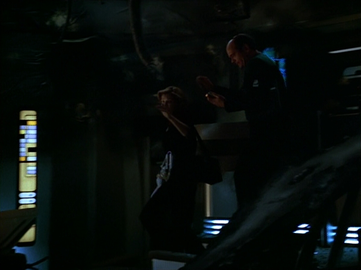 extant_StarTrek_VOY_4x09-YearOfHellPart2_00211.jpg