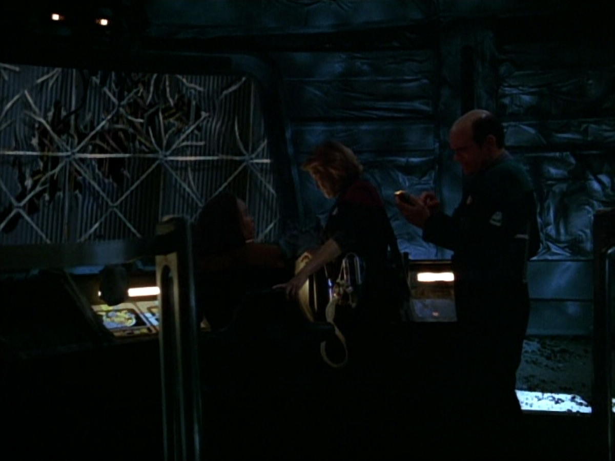 extant_StarTrek_VOY_4x09-YearOfHellPart2_00221.jpg
