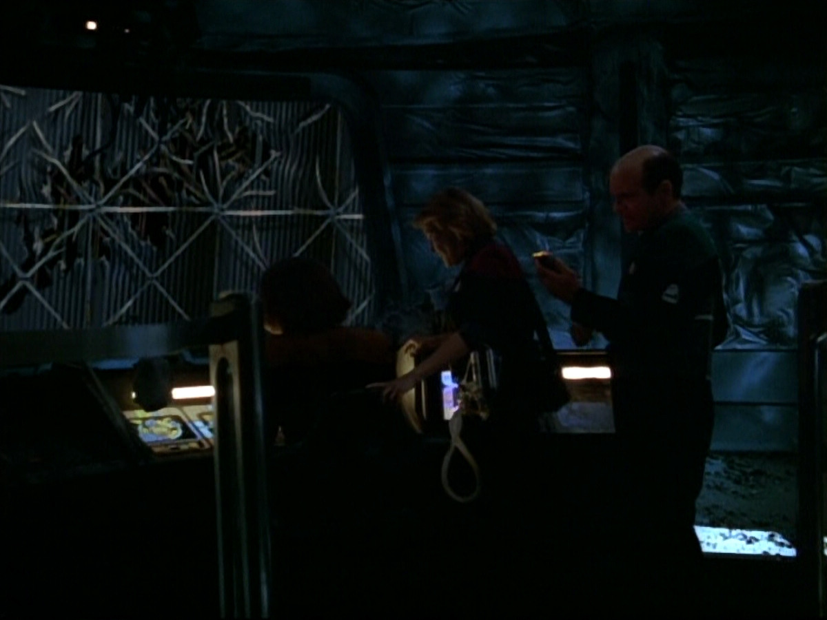 extant_StarTrek_VOY_4x09-YearOfHellPart2_00222.jpg