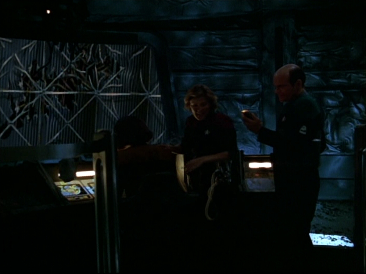 extant_StarTrek_VOY_4x09-YearOfHellPart2_00223.jpg