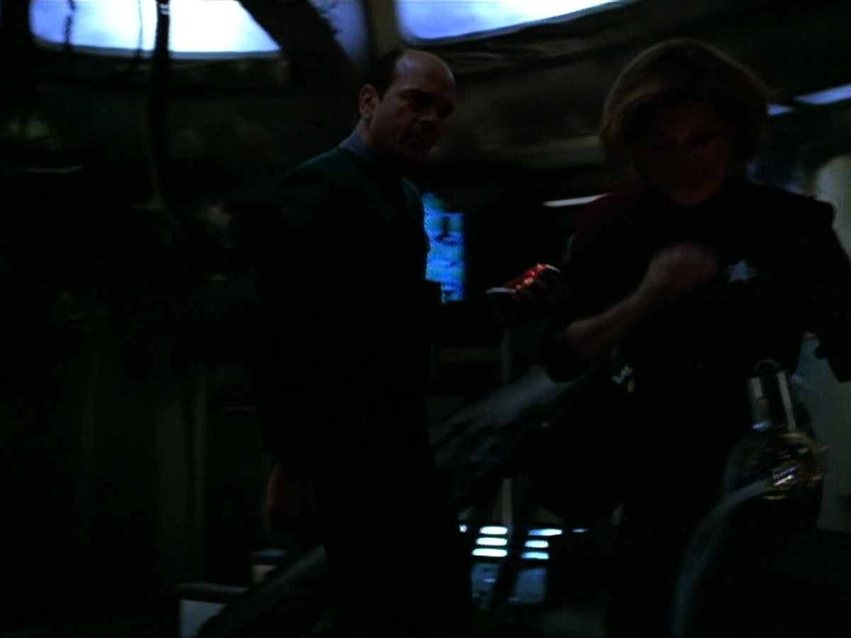 extant_StarTrek_VOY_4x09-YearOfHellPart2_00229.jpg