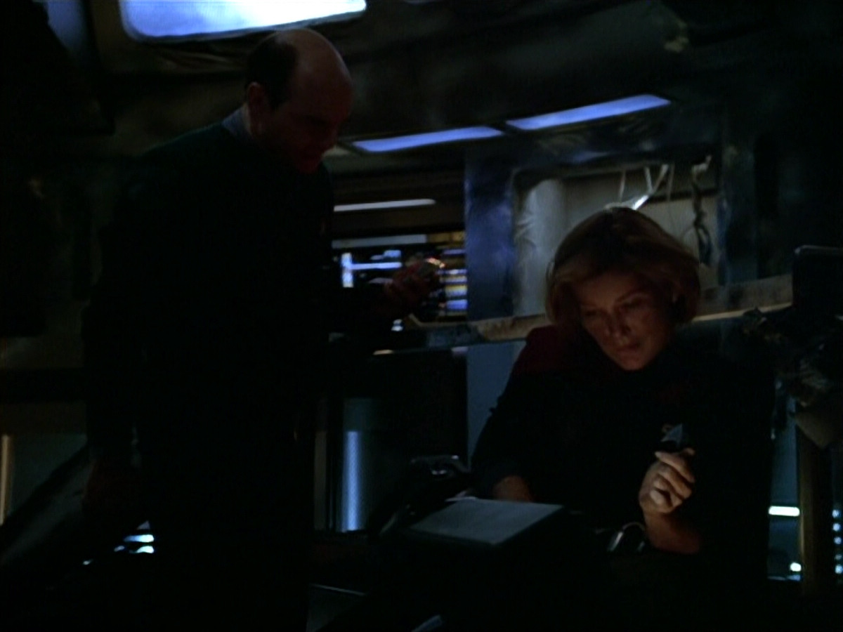 extant_StarTrek_VOY_4x09-YearOfHellPart2_00231.jpg