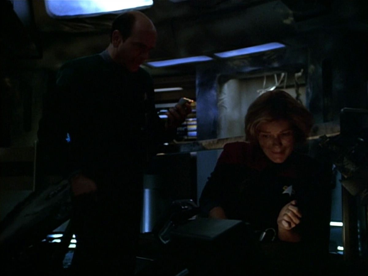 extant_StarTrek_VOY_4x09-YearOfHellPart2_00232.jpg
