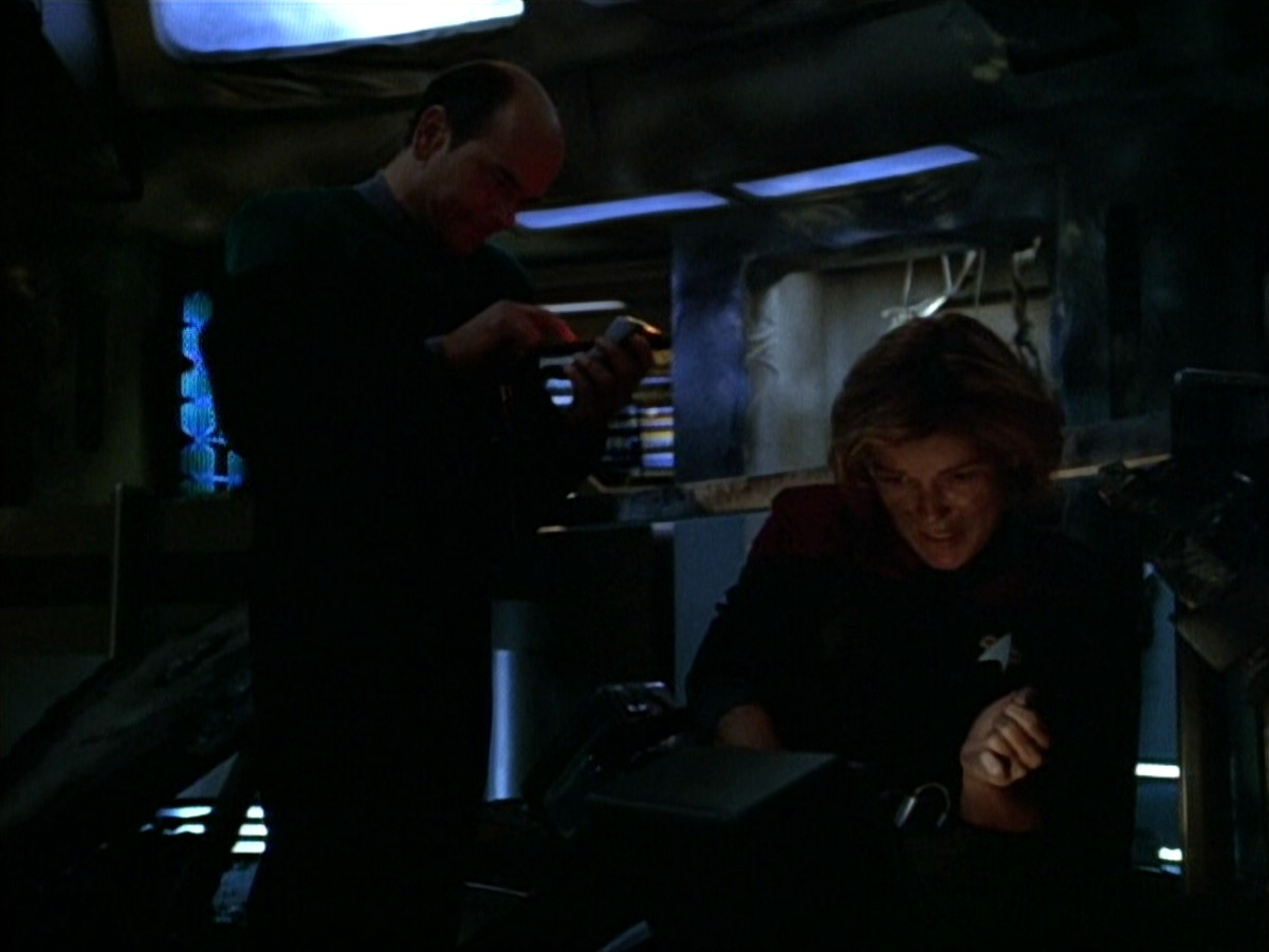 extant_StarTrek_VOY_4x09-YearOfHellPart2_00233.jpg