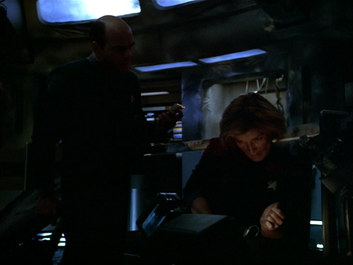 extant_StarTrek_VOY_4x09-YearOfHellPart2_00237.jpg