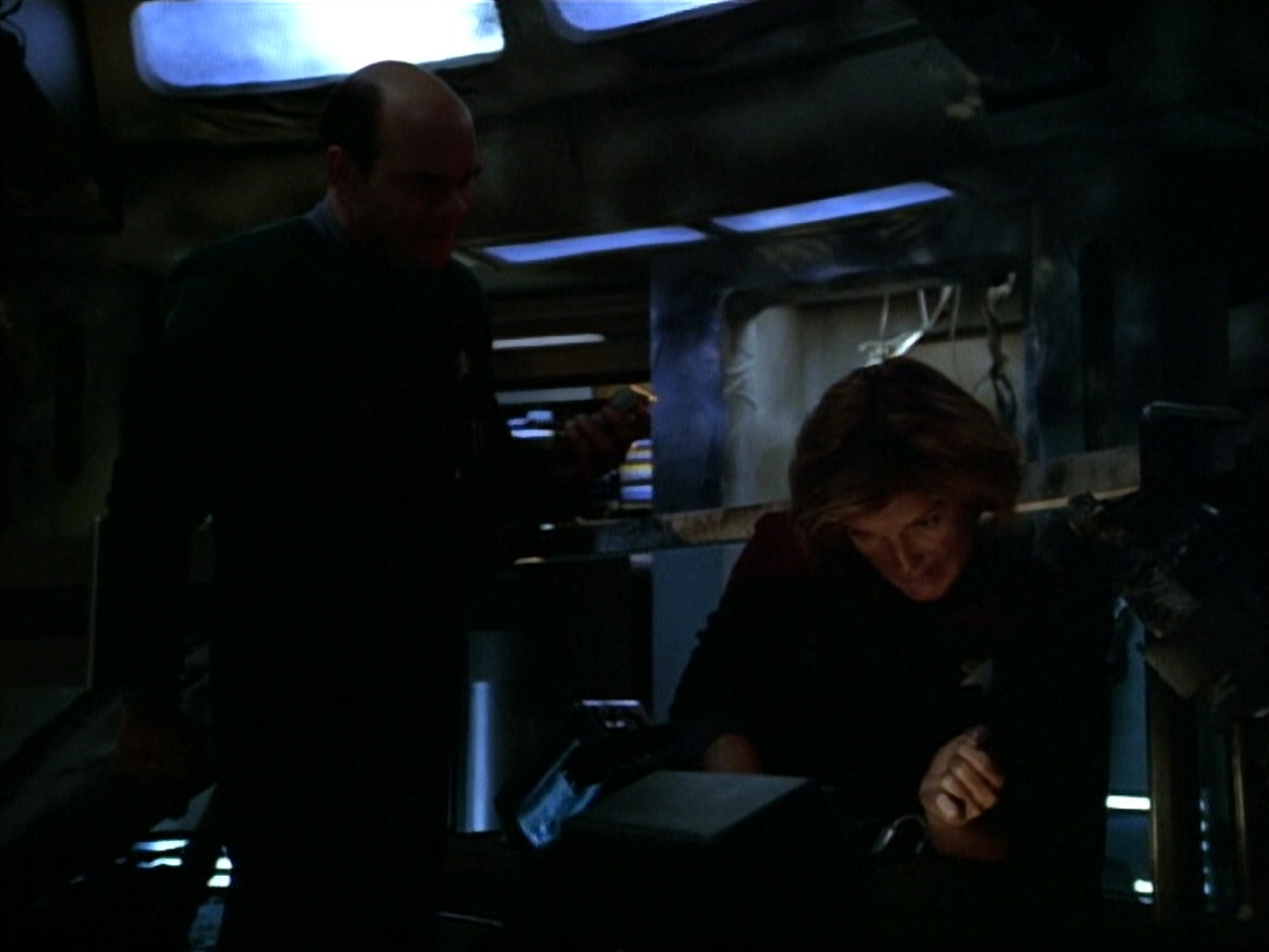 extant_StarTrek_VOY_4x09-YearOfHellPart2_00239.jpg