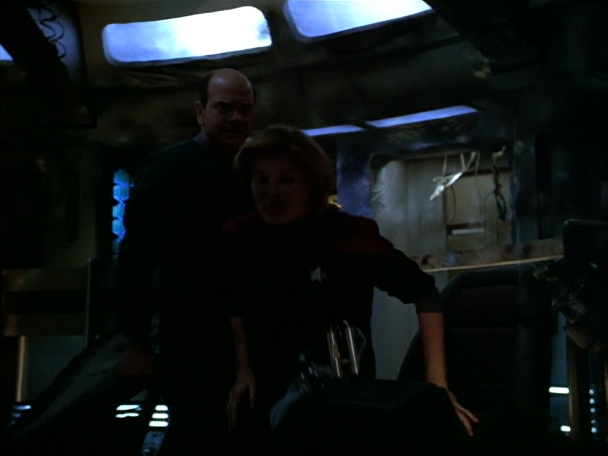 extant_StarTrek_VOY_4x09-YearOfHellPart2_00241.jpg
