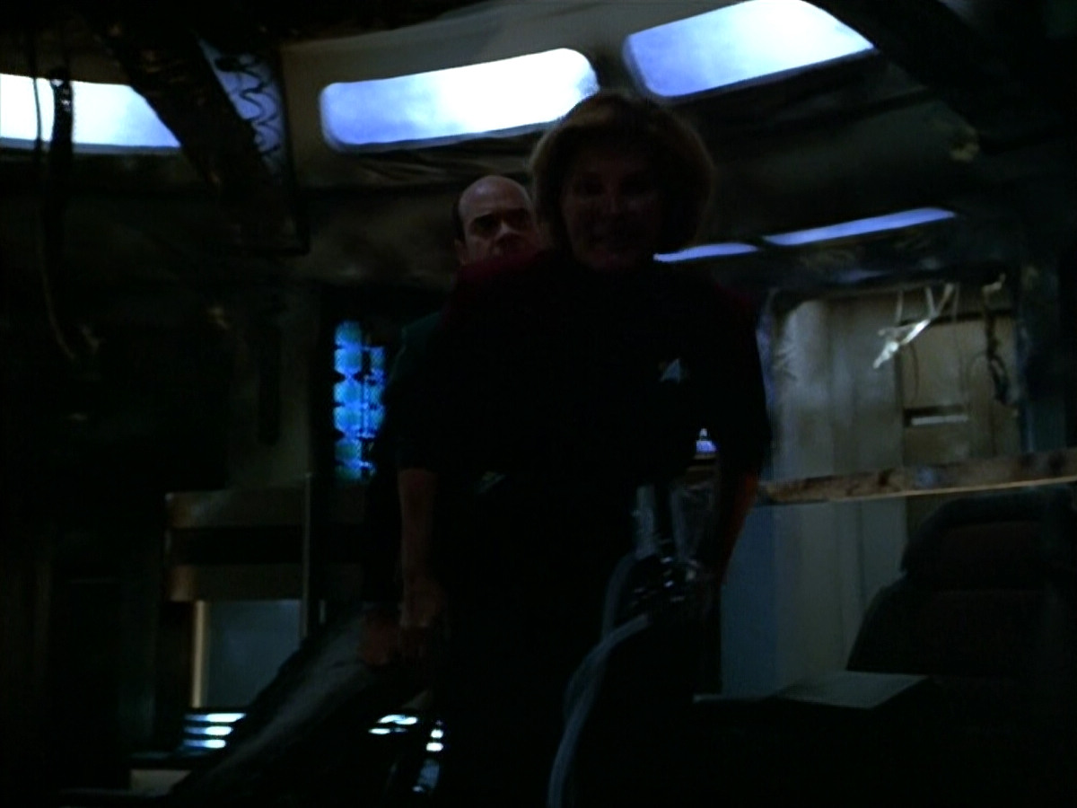 extant_StarTrek_VOY_4x09-YearOfHellPart2_00242.jpg