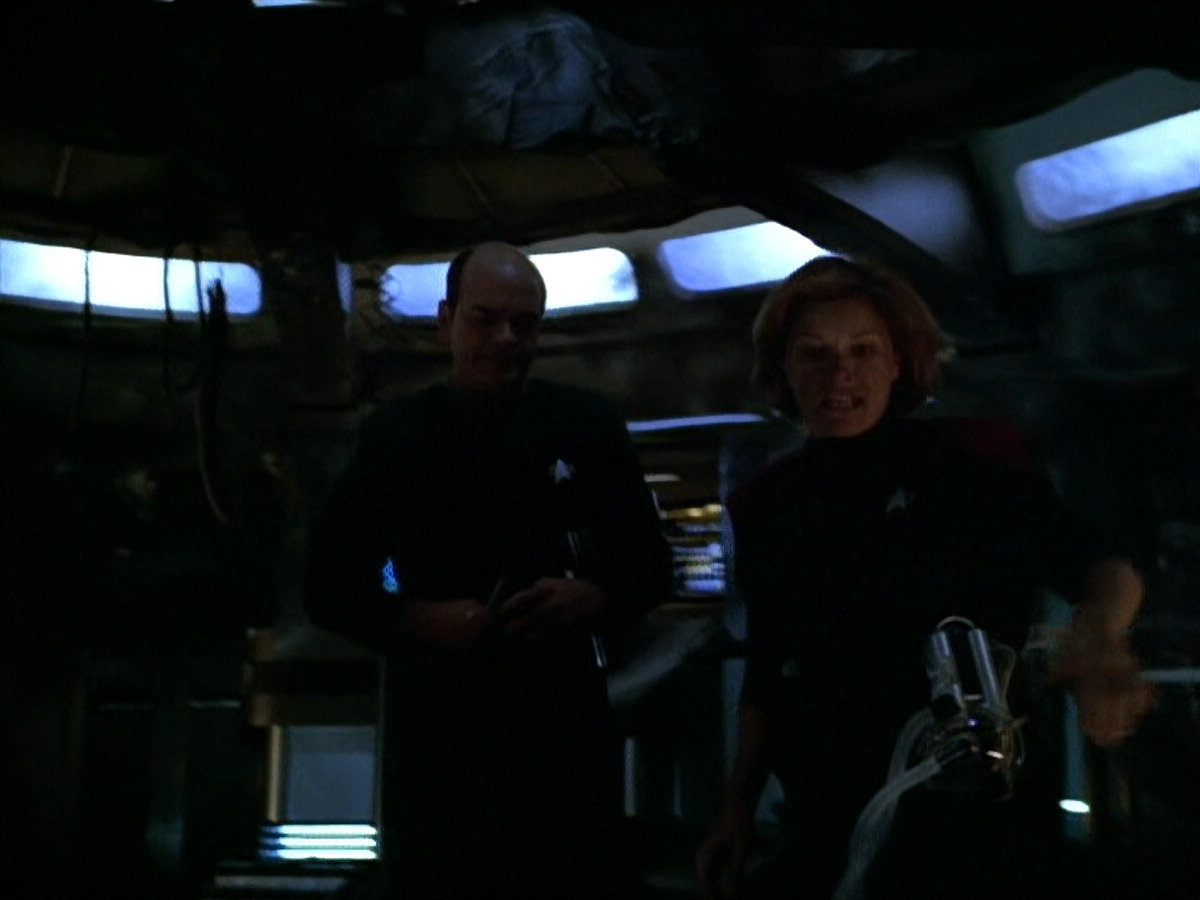 extant_StarTrek_VOY_4x09-YearOfHellPart2_00245.jpg
