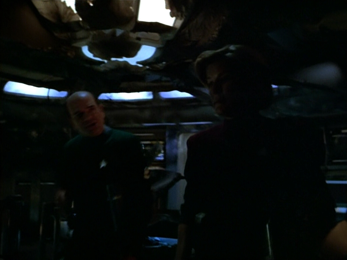extant_StarTrek_VOY_4x09-YearOfHellPart2_00250.jpg