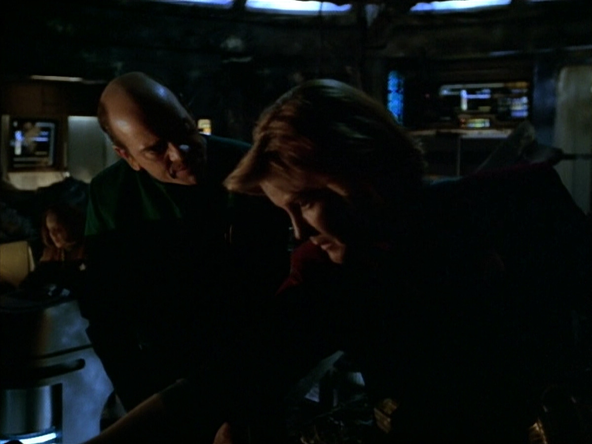 extant_StarTrek_VOY_4x09-YearOfHellPart2_00256.jpg
