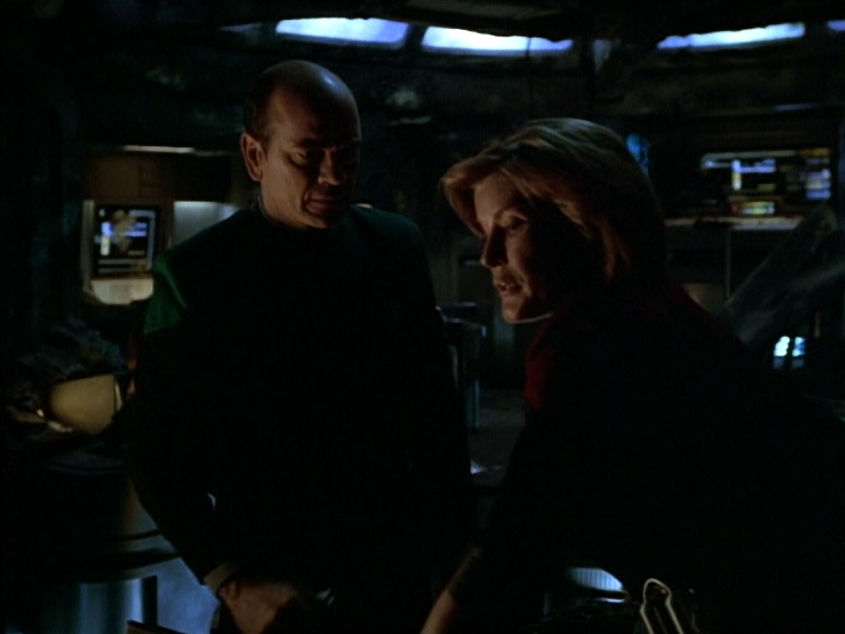 extant_StarTrek_VOY_4x09-YearOfHellPart2_00274.jpg