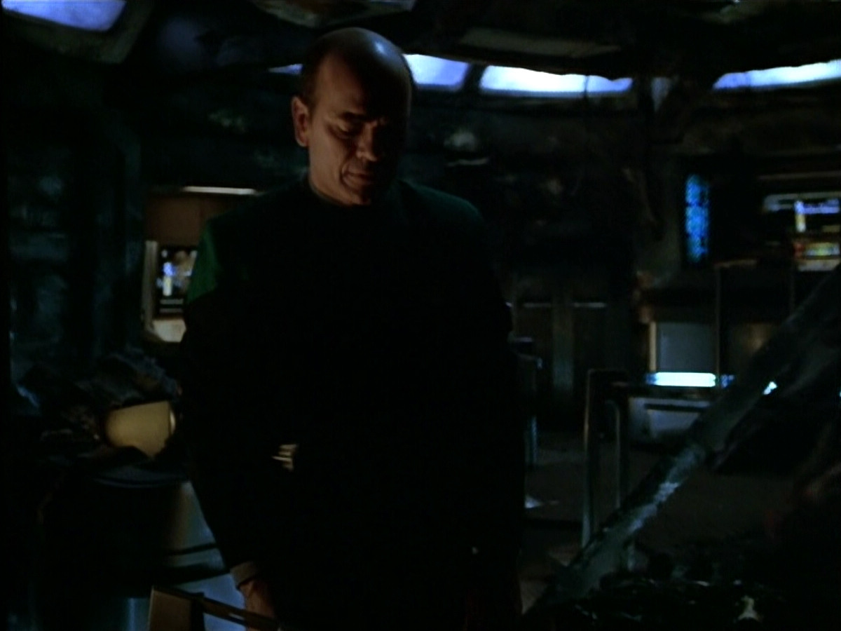 extant_StarTrek_VOY_4x09-YearOfHellPart2_00278.jpg