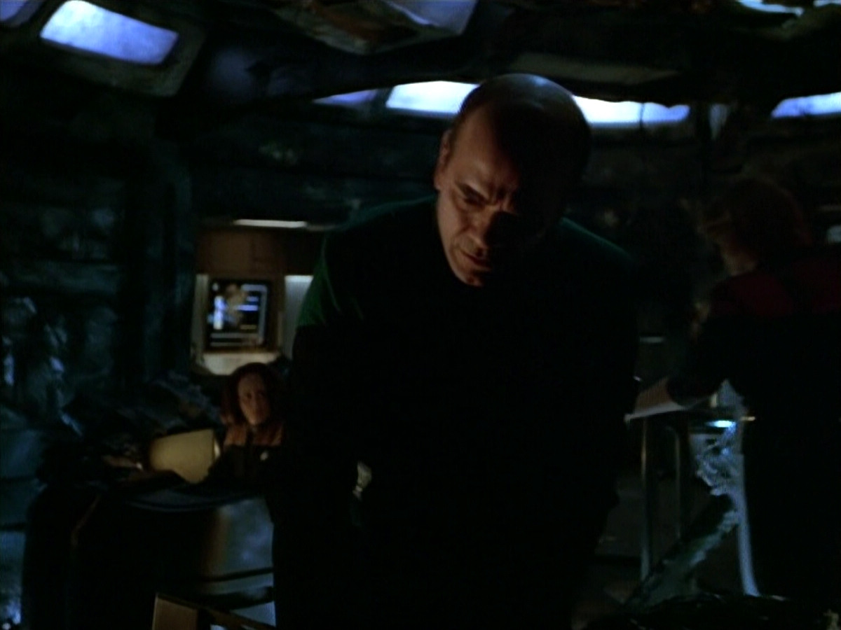 extant_StarTrek_VOY_4x09-YearOfHellPart2_00279.jpg
