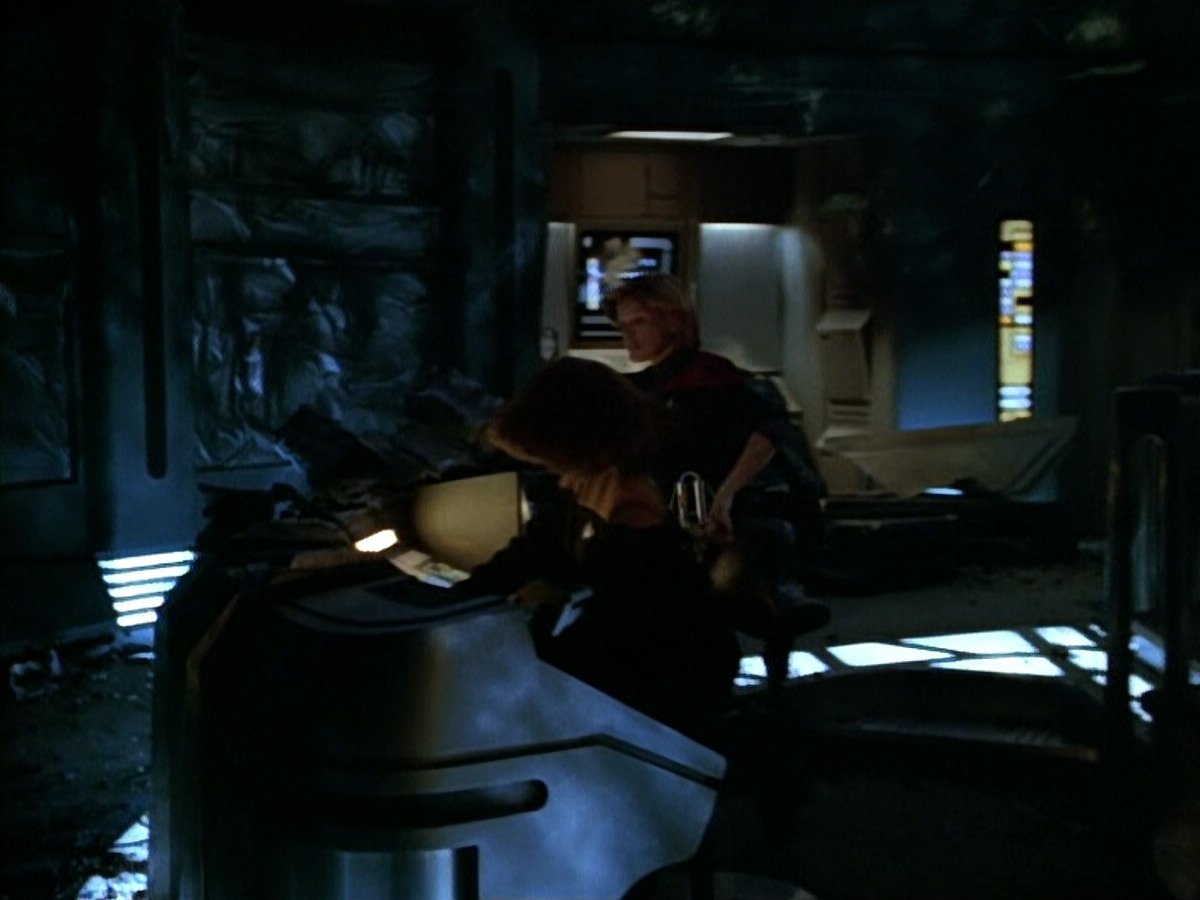 extant_StarTrek_VOY_4x09-YearOfHellPart2_00283.jpg