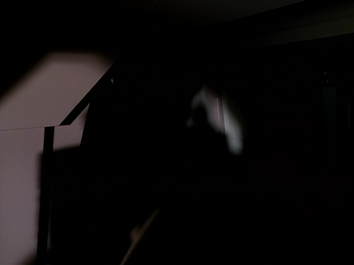 extant_StarTrek_VOY_4x09-YearOfHellPart2_00457.jpg