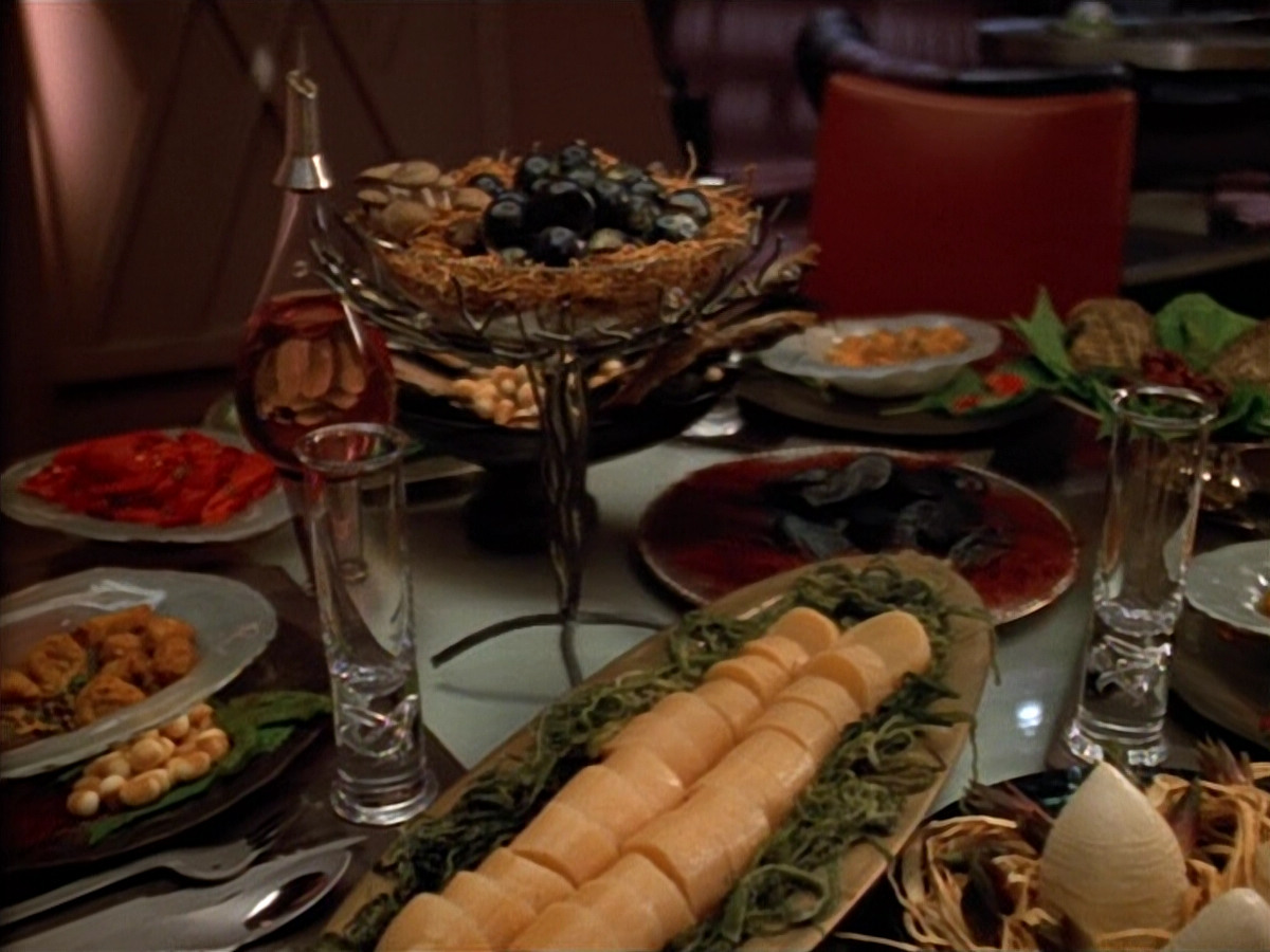 extant_StarTrek_VOY_4x09-YearOfHellPart2_00460.jpg