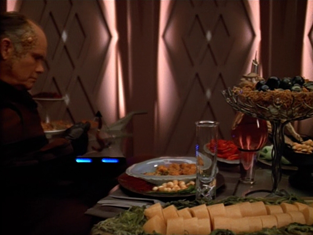 extant_StarTrek_VOY_4x09-YearOfHellPart2_00466.jpg
